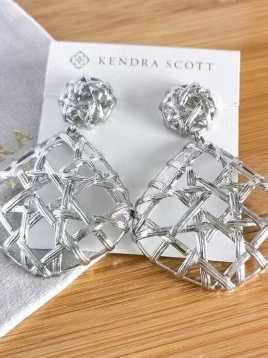 Kendra Scott Stud Earrings - Picture 1 of 3